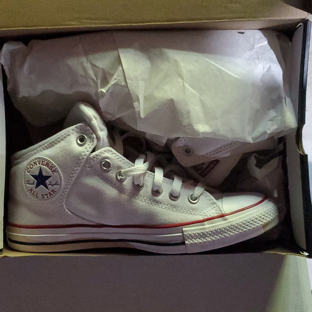 White converse chuck Taylor's All-Stars unisex brand new